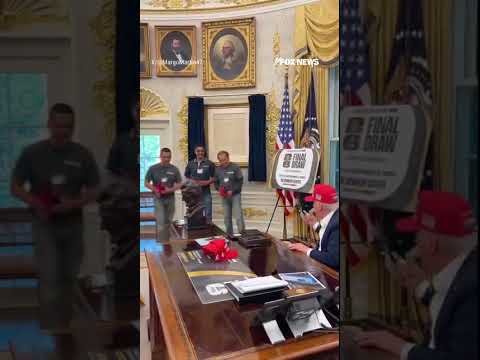 ‘I RESPECT TALENTED PEOPLE’: Trump welcomes White House renovation crew #shorts #usa #us #news