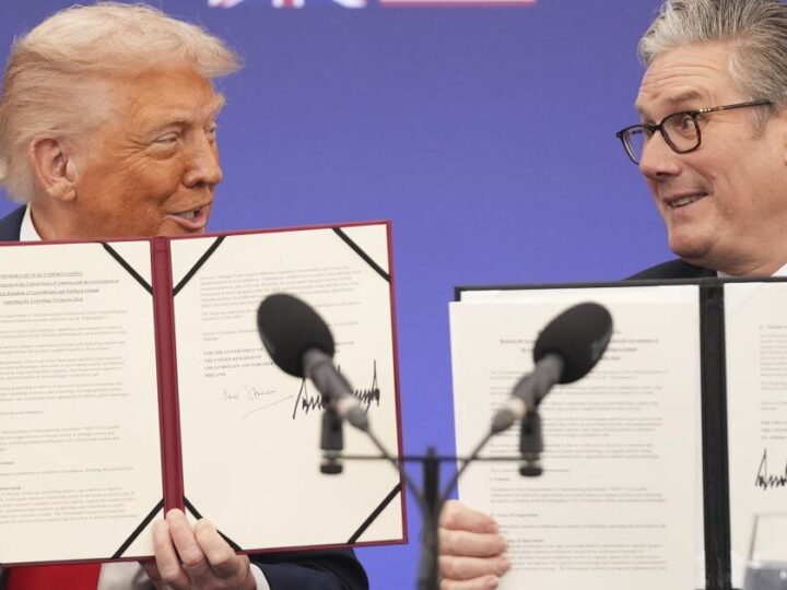 Trump and Starmer sign a tech deal before holding private talks on tariffs and war