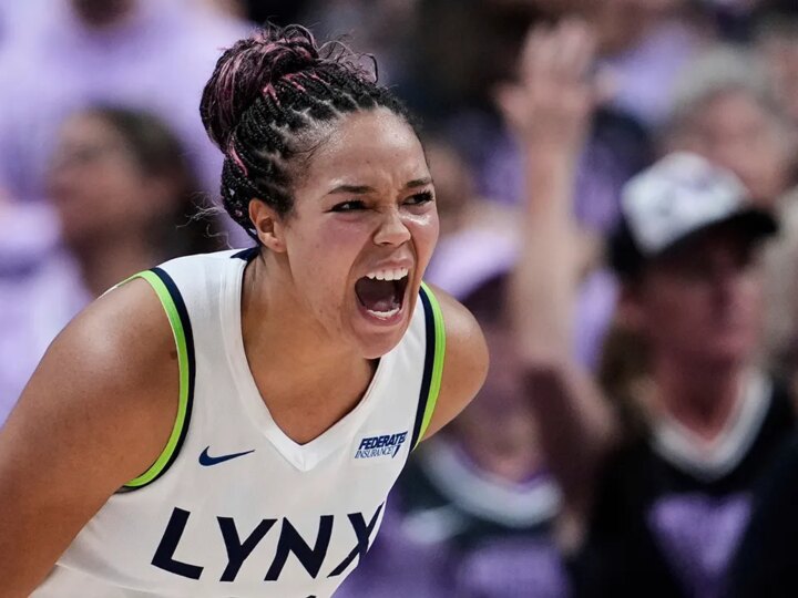 Obama’s swipe at Trump admin draws response from WNBA star