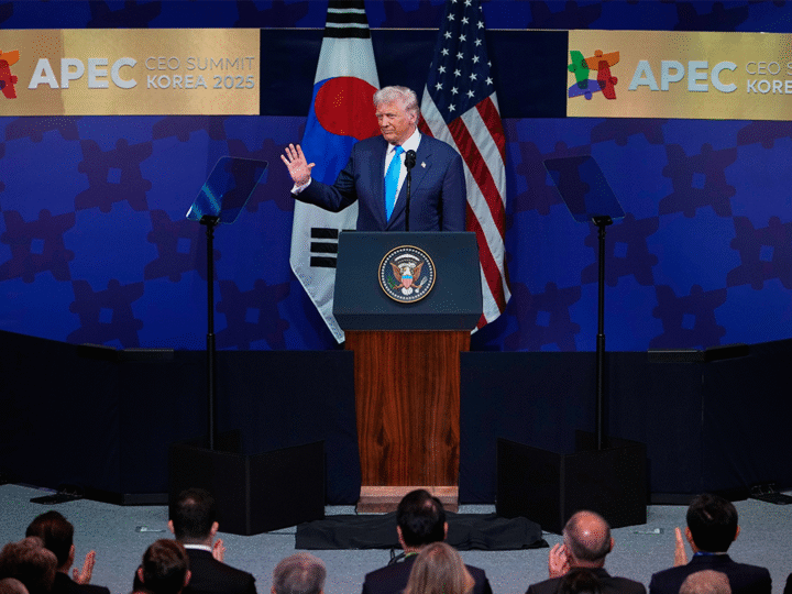 Trump meets South Korean president in Gyeongju seeking investments