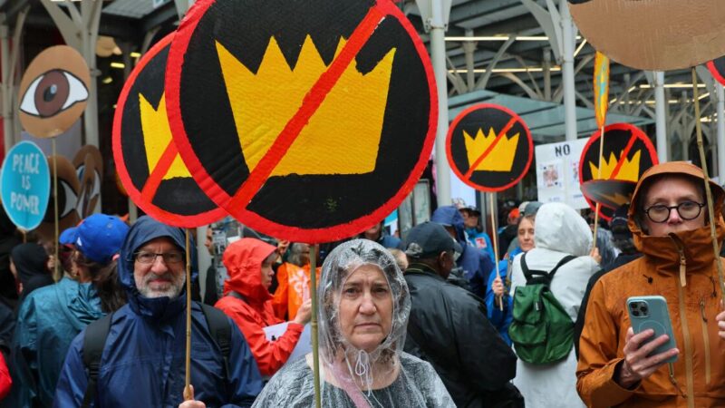 Column: Trump is in his Louis XIV era, and it’s not a good look