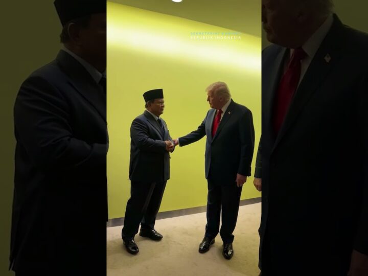 Presiden Prabowo Subianto melakukan pertemuan singkat dengan Presiden Amerika Serikat, Donald Trump.