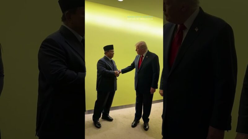 Presiden Prabowo Subianto melakukan pertemuan singkat dengan Presiden Amerika Serikat, Donald Trump.