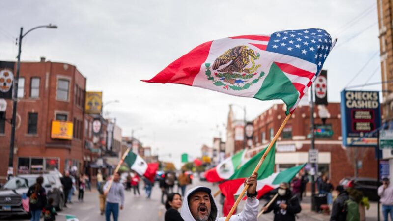 In Chicago, residents mount a community-wide defense against Trump’s deportation machine