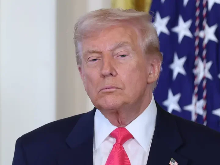 Trump Says He Wants to ‘Do What’s Right’ in Warner Deal