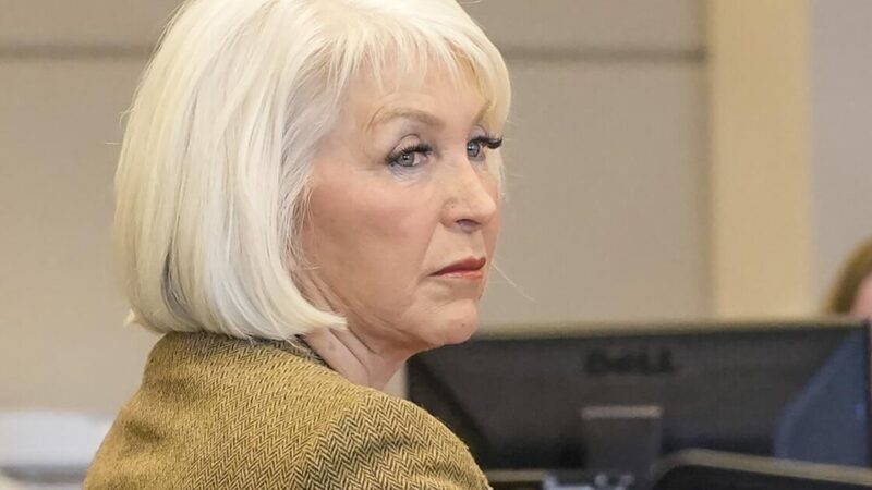 Trump issues a phony pardon for election fraudster Tina Peters