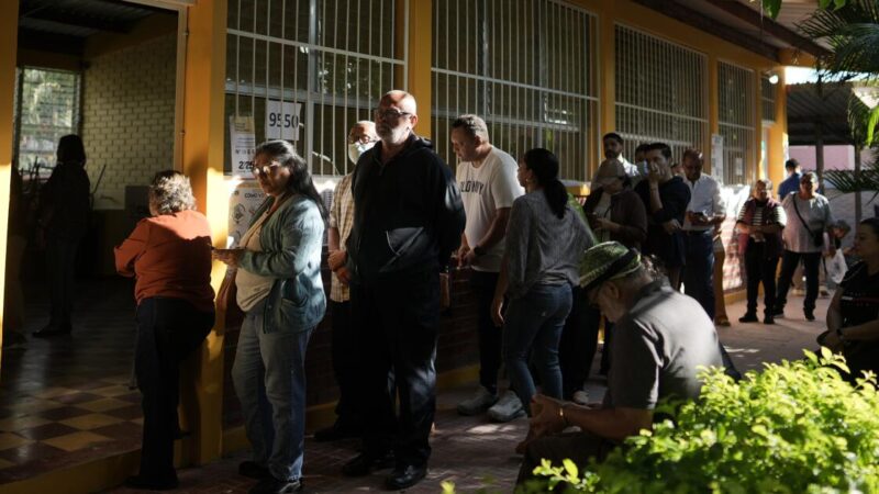 Hondurans vote to elect new president in a close race under shadow of Trump’s surprise intervention