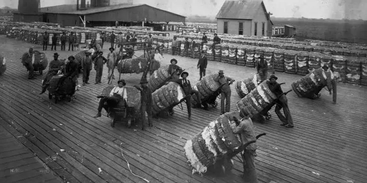 Vintage Photos Show American Life Under Trump’s Tariff Hero