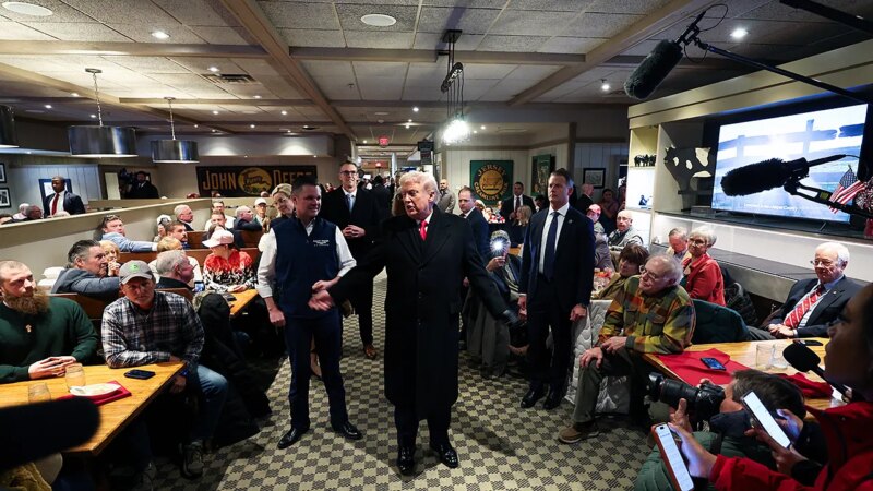 President Donald Trump receives prayer from Iowa restaurant patron